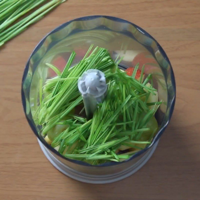 Step 2 Blend wheatgrass with fruits Wheatgrass juice