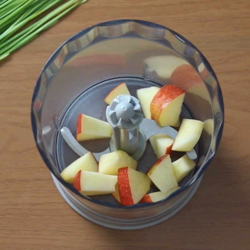 Step 2 Blend wheatgrass with fruits Wheatgrass juice