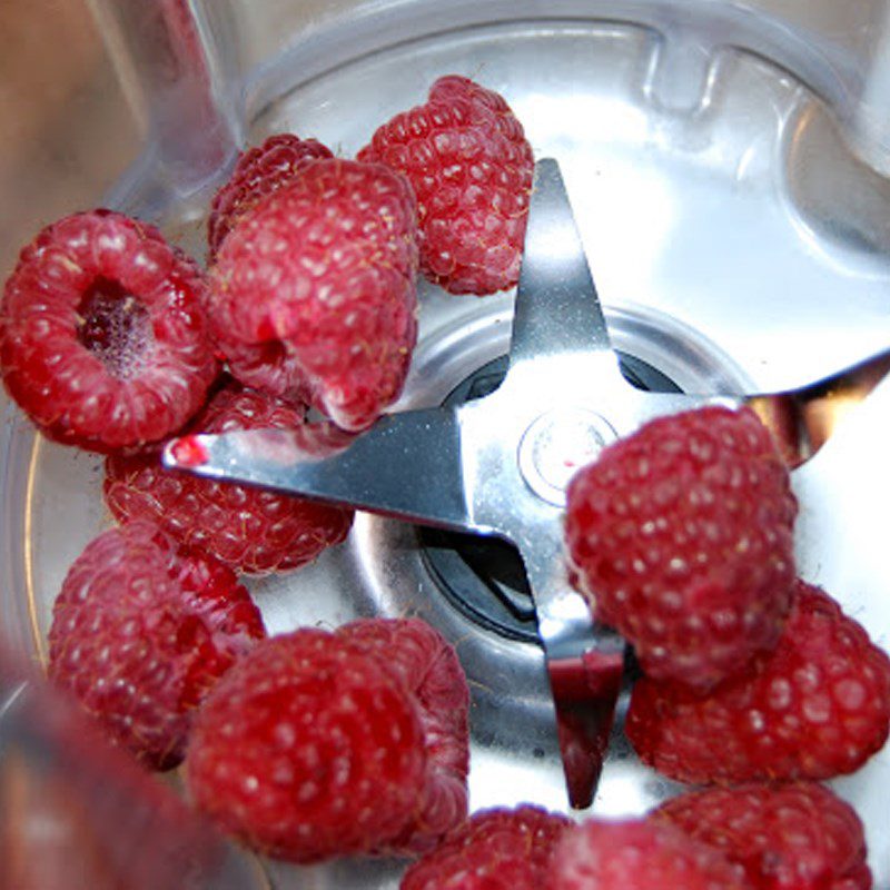 Step 2 Blend the mixture for Coconut Milk Raspberry Ice Cream