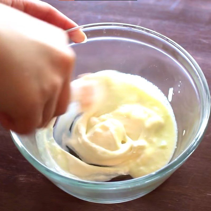 Step 2 Blend the milk cream mixture for Korean melon ice cream from heavy cream