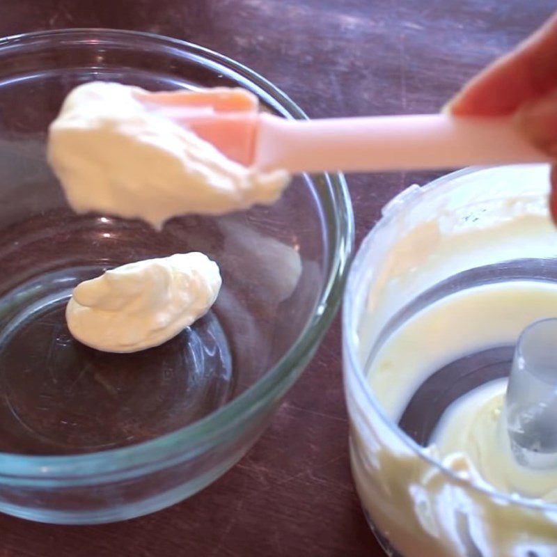 Step 2 Blend the melon cream mixture for Korean Melon Ice Cream from heavy cream