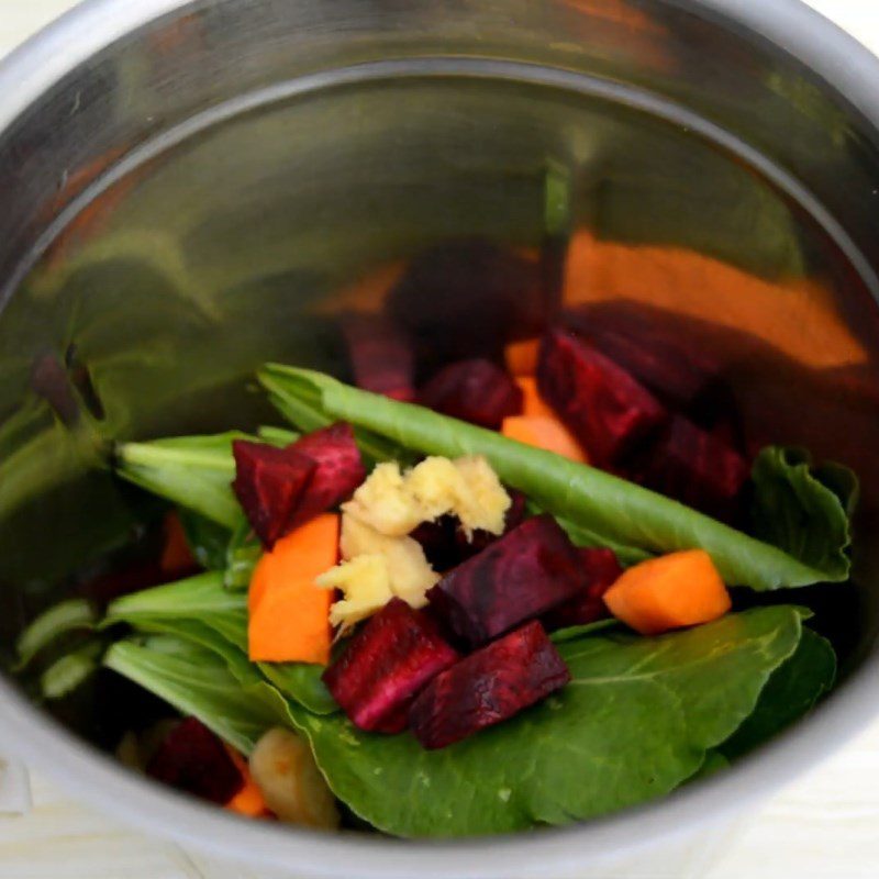 Step 2 Blend the vegetable mixture Spinach juice, carrot, and beetroot