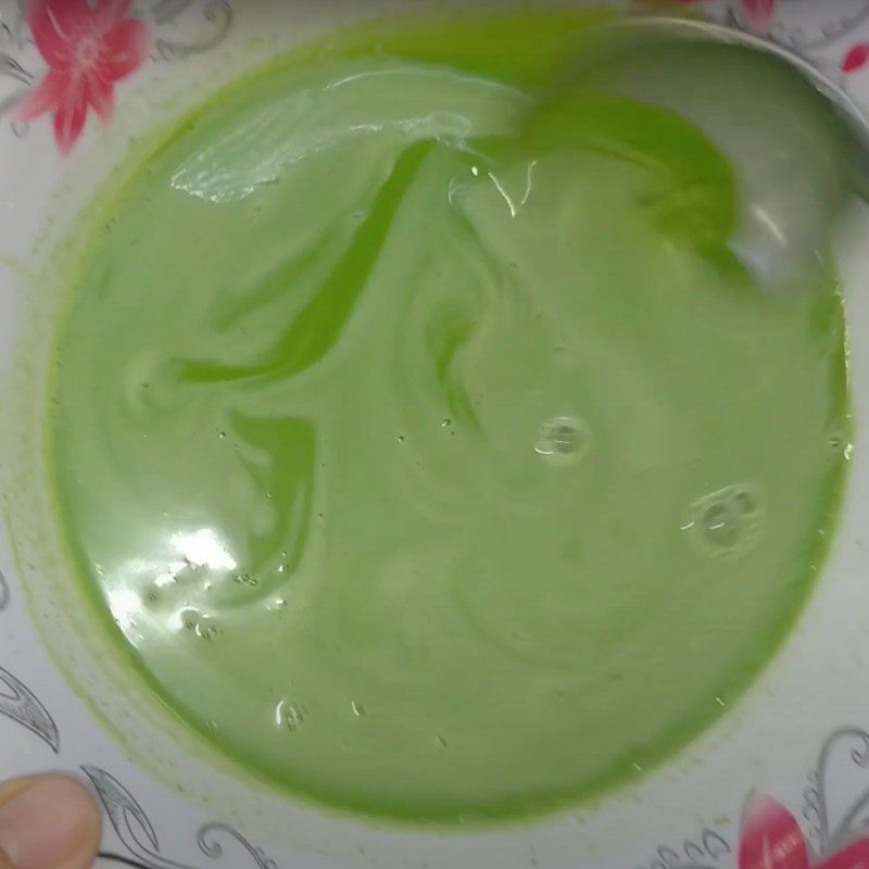 Step 1 Blend the pandan leaves for Pandan Banana Ice Cream