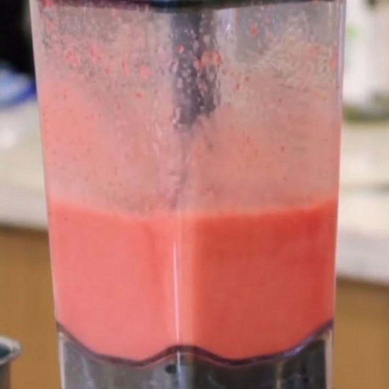 Step 2 Blend the strawberries Concentrated strawberry juice