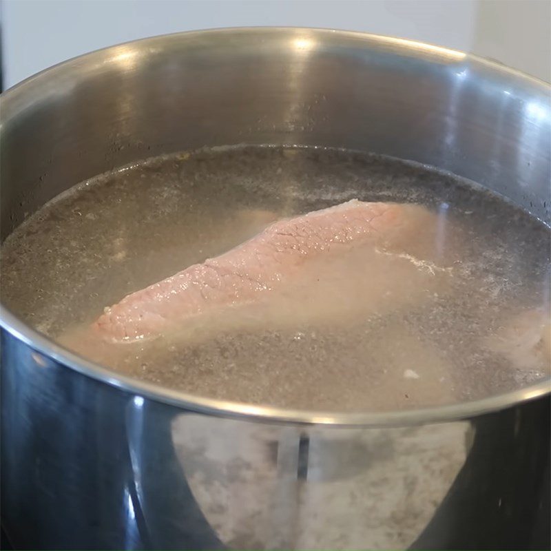 Step 1 Prepare the beef for bone-free beef pho