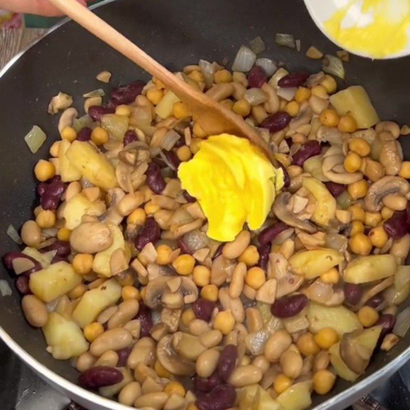 Step 3 Blend the mixture for vegetarian pate using red beans