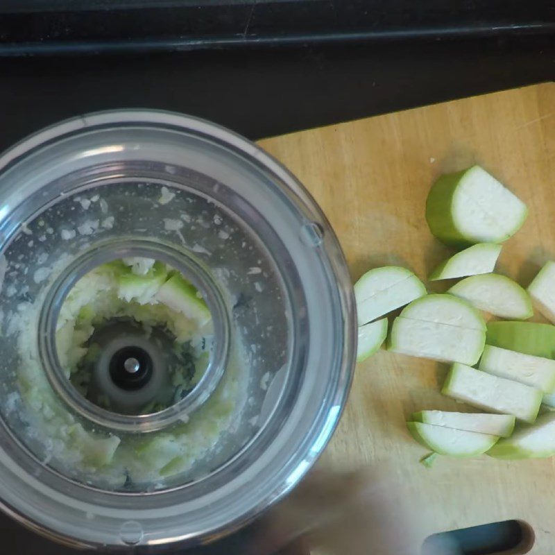 Step 2 Blend and filter the gourd juice Gourd juice