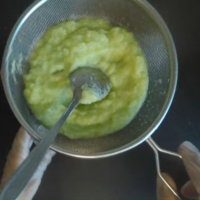 Step 2 Blend and filter the gourd juice Gourd juice