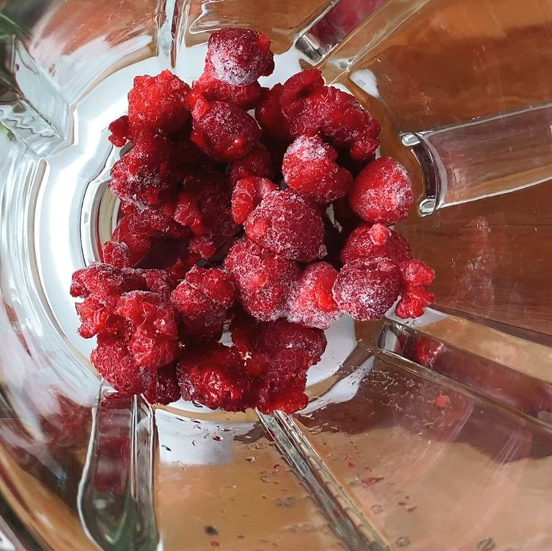 Step 1 Blend the raspberries Raspberry Soda (blended raspberry)