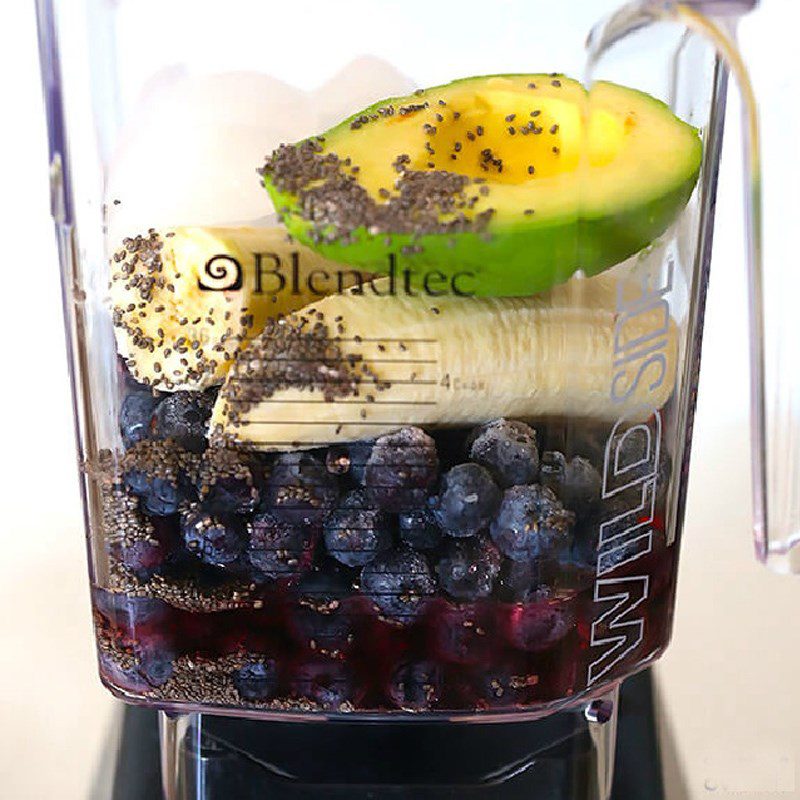 Step 2 Blend the Avocado Banana Blueberry Smoothie