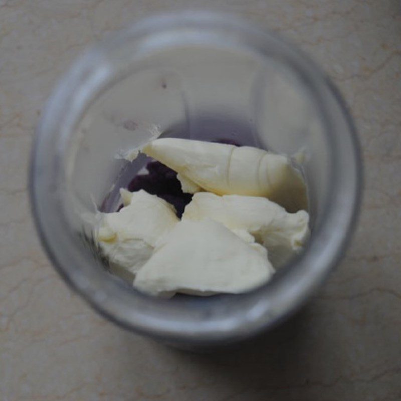 Step 2 Blend Smoothie for Purple Sweet Potato Cheese Smoothie