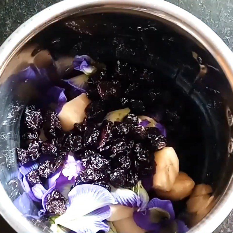 Step 2 Blend the Butterfly Pea Flower Banana Blueberry Smoothie