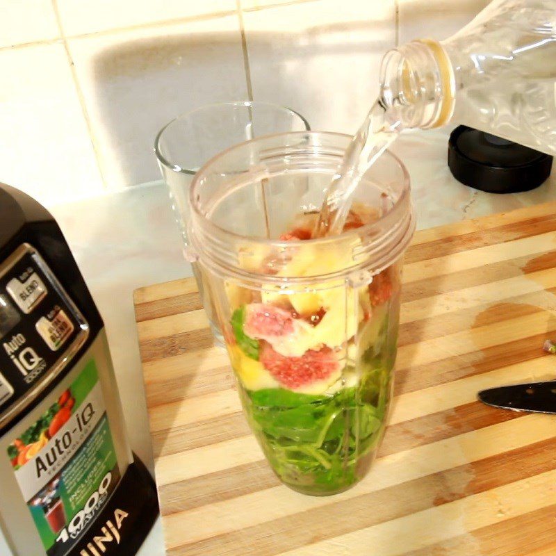 Step 2 Blend the fig smoothie with apple and spinach