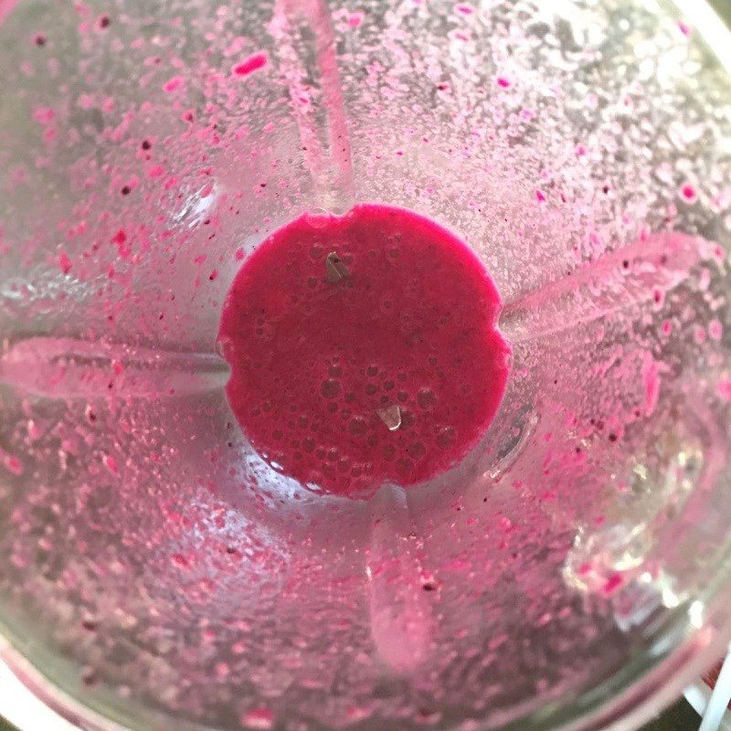 Step 2 Blend dragon fruit and apple Smoothie with dragon fruit and apple