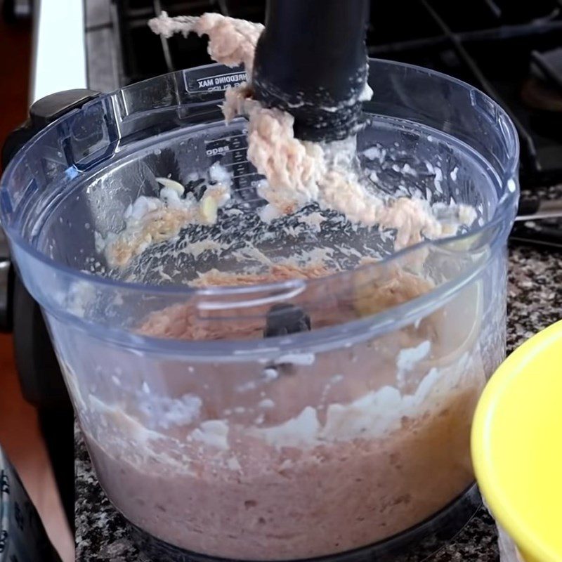 Step 3 Grind the chicken Steamed chicken dumplings