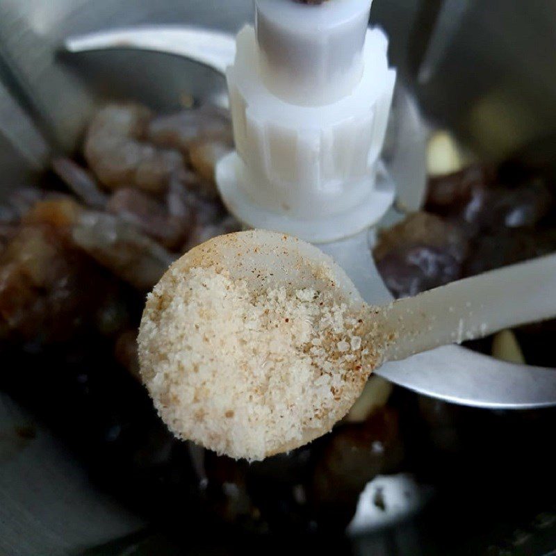 Step 2 Grind the shrimp and mix the filling for Fried Shrimp Balls