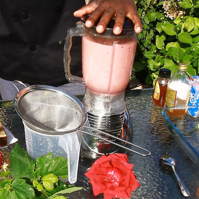 Step 2 Blend and filter the juice Plum and pear juice