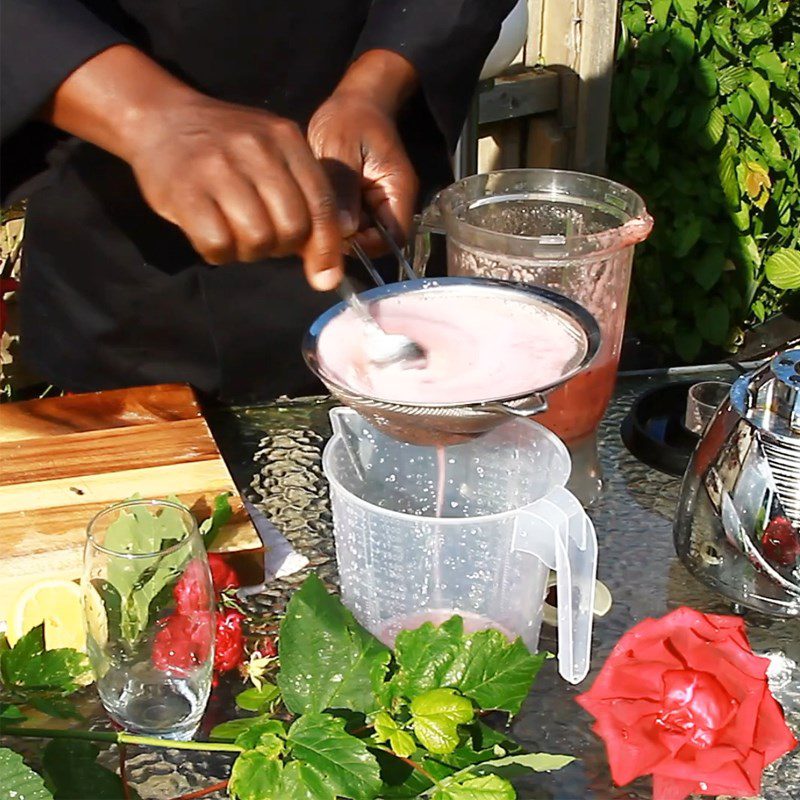 Step 2 Blend and filter the juice Plum and pear juice