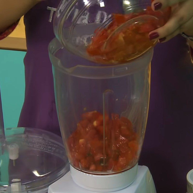 Step 2 Blending and Straining Juice Tomato Carrot Papaya Juice