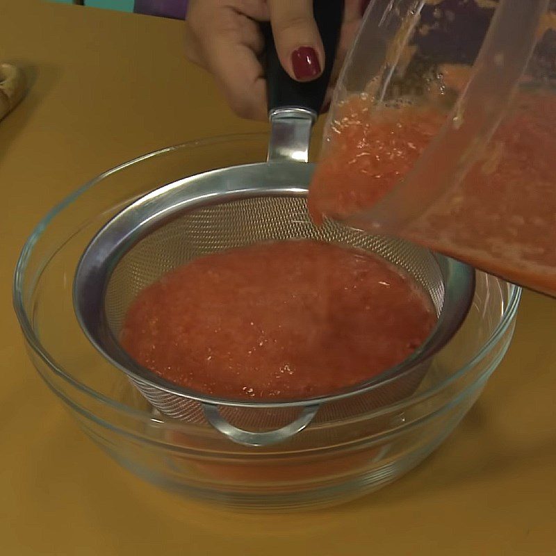 Step 2 Blending and Straining Juice Tomato Carrot Papaya Juice