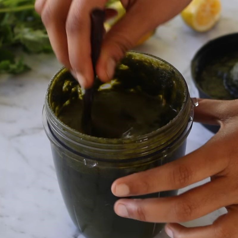 Step 2 Blend and filter cilantro mint juice Cilantro (Vietnamese coriander) and mint juice