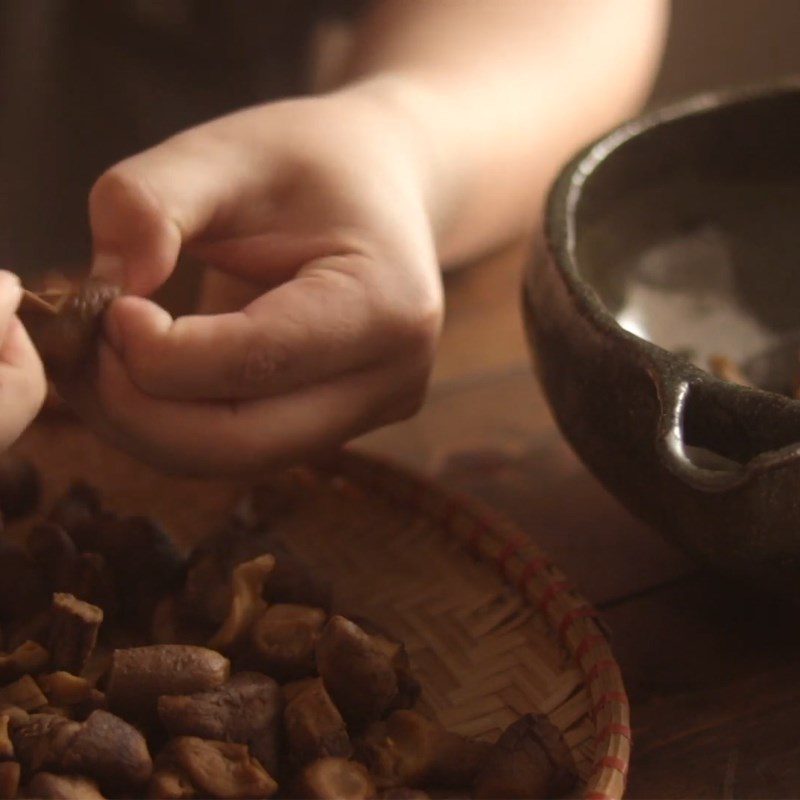 Step 2 Tear the mushroom stems Vegan mushroom floss