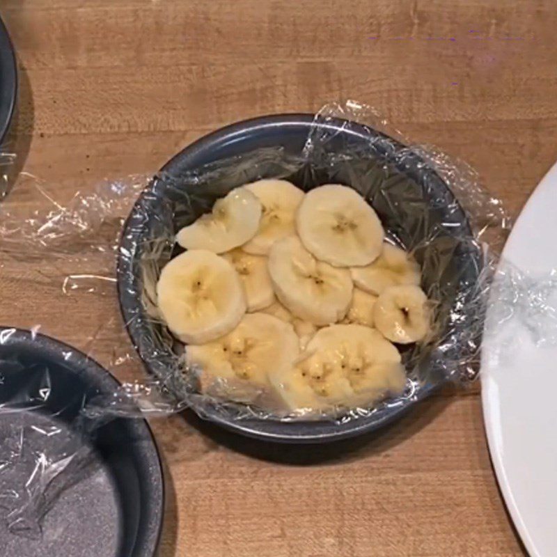 Step 2 Arrange bananas in the mold Banana rice paper pressed