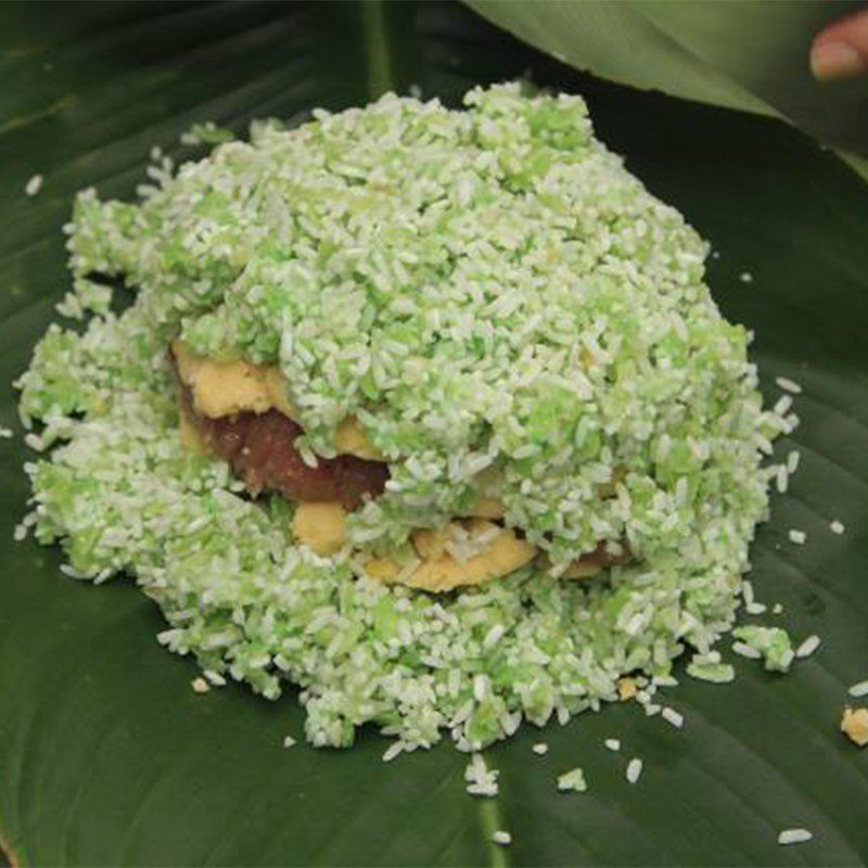 Step 3 Prepare the leaves and arrange the filling for green rice cake