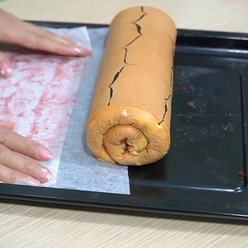 Step 5 Filling and rolling the cake Sponge cake roll with raisins and strawberry jam