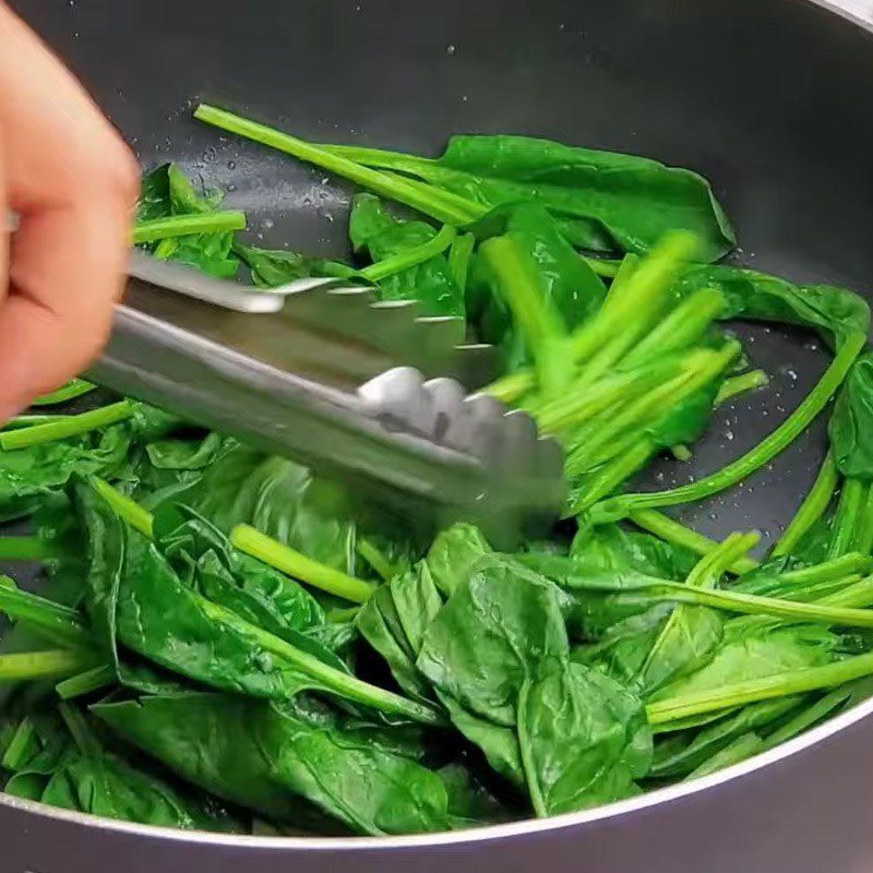 Step 1 Prepare the ingredients for the Spinach Stuffed Pine Tree Cake