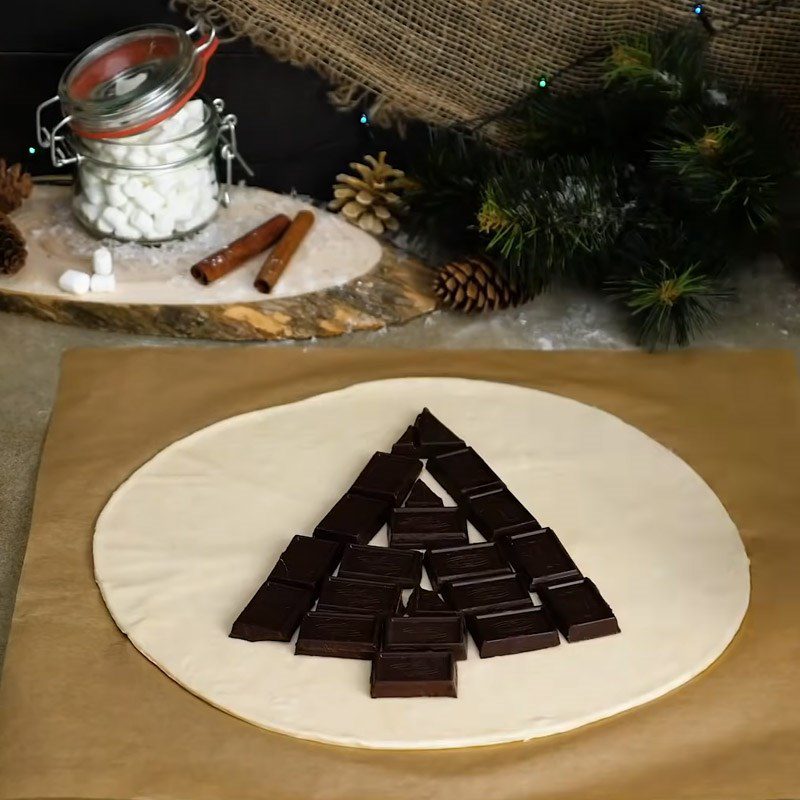 Step 1 Arrange and shape the cake Chocolate Christmas Tree Cake