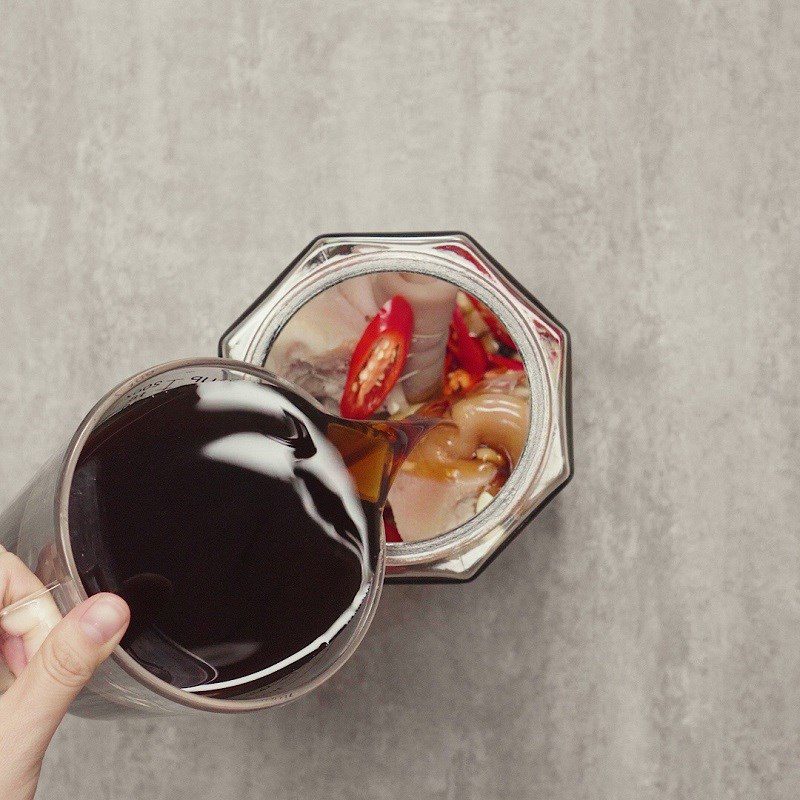 Step 5 Pack into jars and soak the pork ears for pork ear rolls