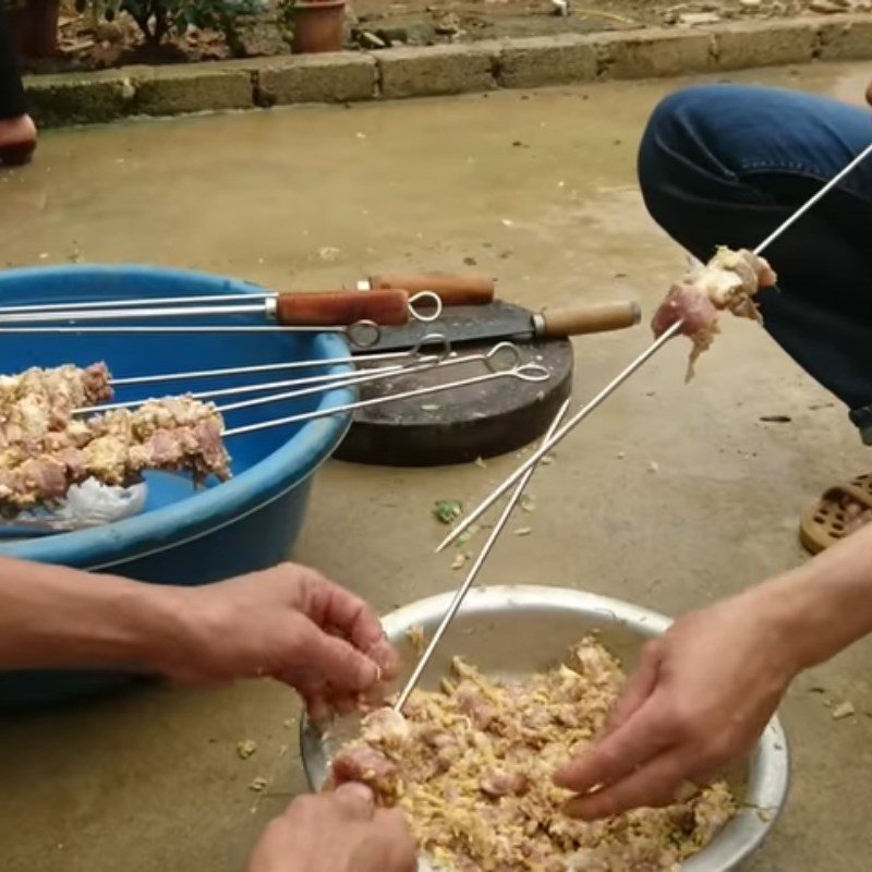 Step 3 Skewering and Grilling Meat Grilled Pork with Fermented Rice