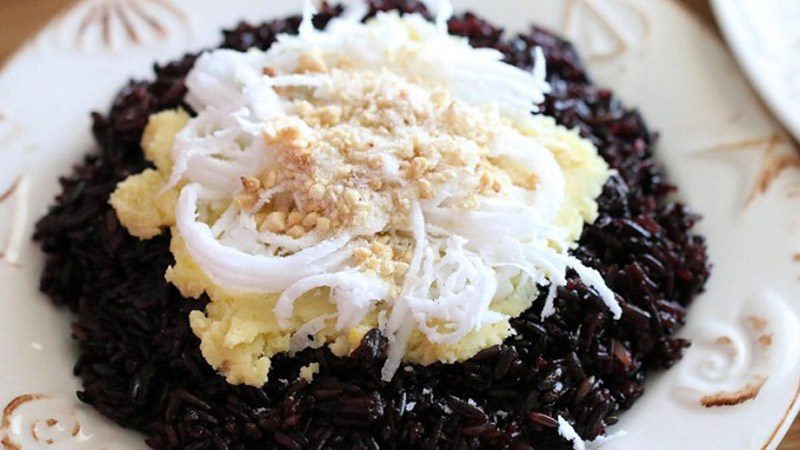 Sticky rice with red beans