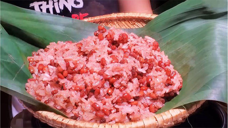 Sticky rice with red beans