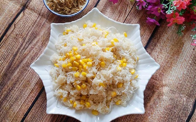 Sweet corn sticky rice with coconut milk