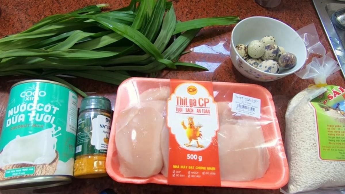 Ingredients for shredded chicken sticky rice dish