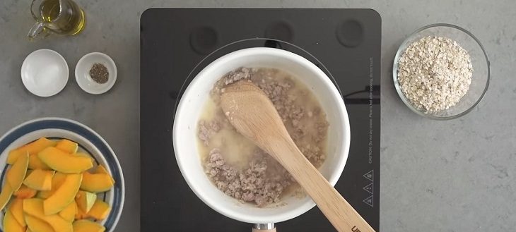 Step 2 Cooking porridge Oatmeal pumpkin porridge