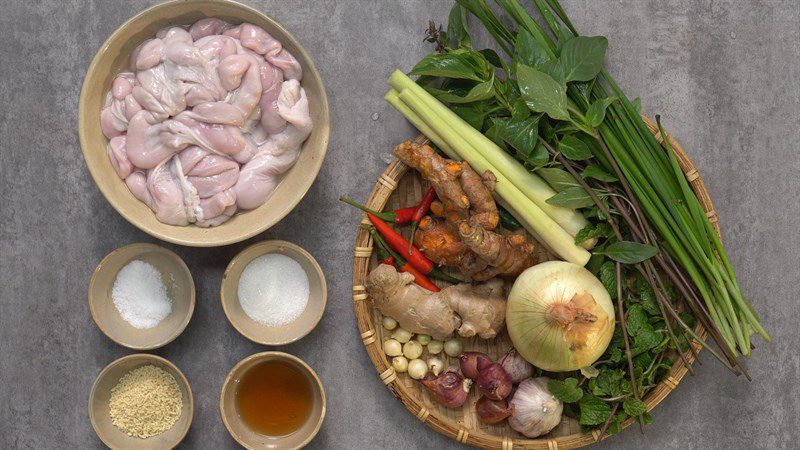 Ingredients for pork intestines stir-fried with turmeric