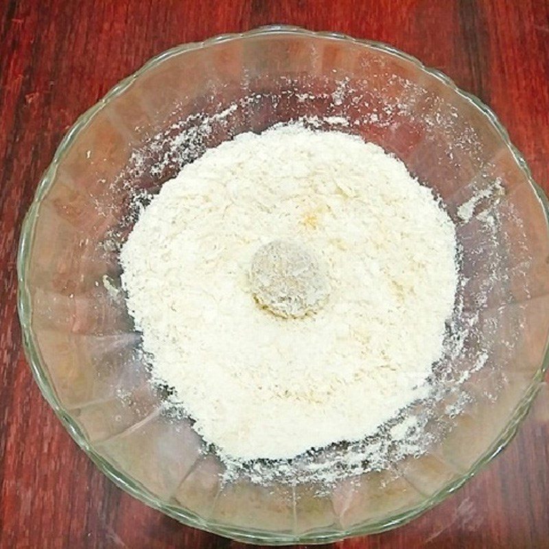 Step 5 Coating the dough and frying the cake Fried taro with salted egg filling