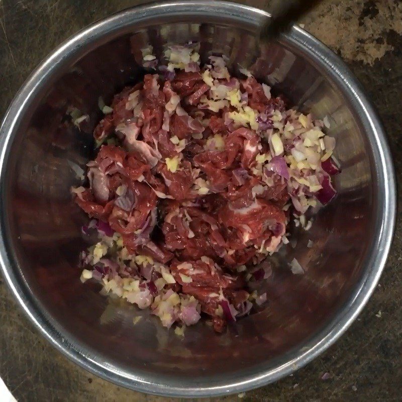 Step 1 Prepare and marinate beef Stir-fried beef with celery and garlic