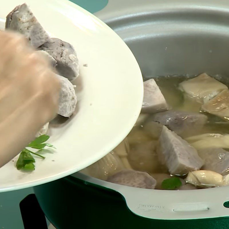 Step 3 Cooking soup Taro soup with water celery