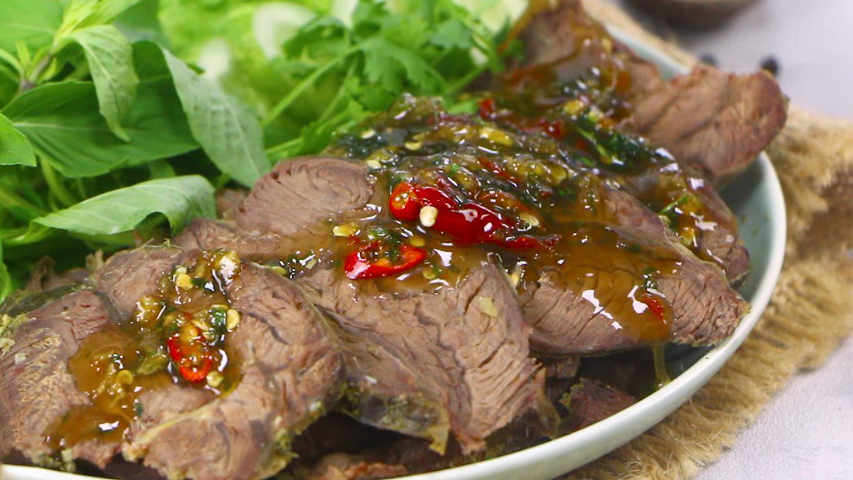 Steamed beef with lemongrass and pandan leaves