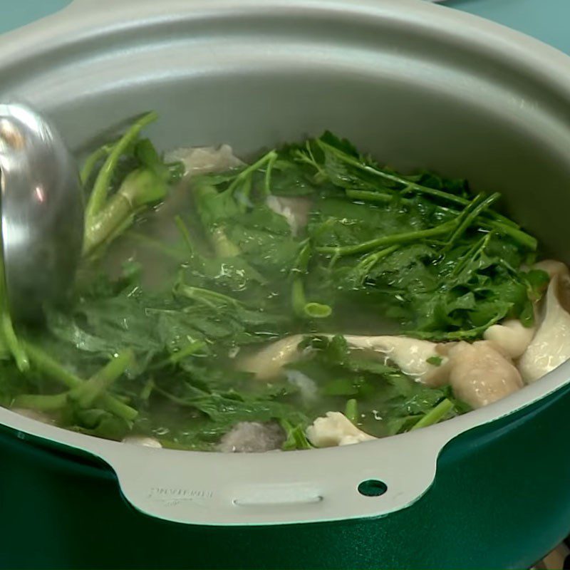 Step 3 Cooking soup Taro soup with water celery