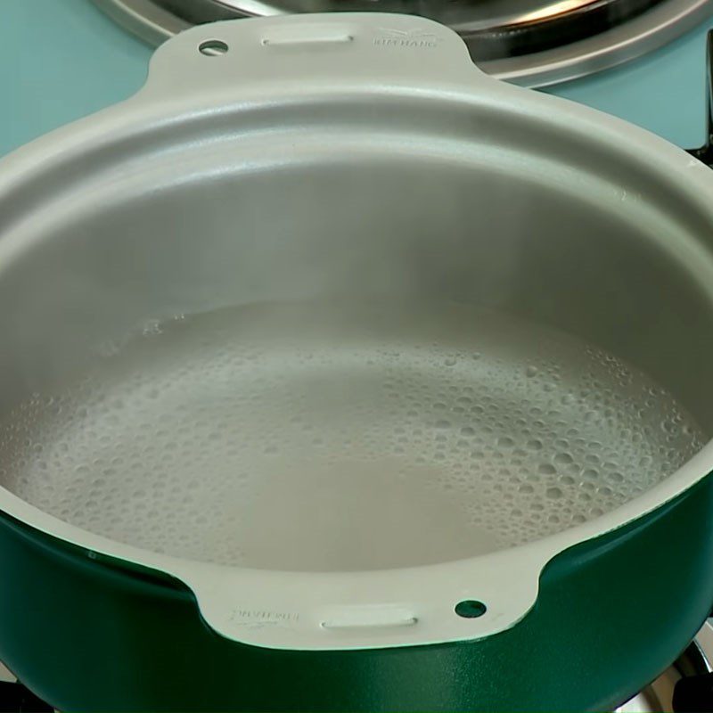 Step 2 Boil the oyster mushrooms for Taro Soup