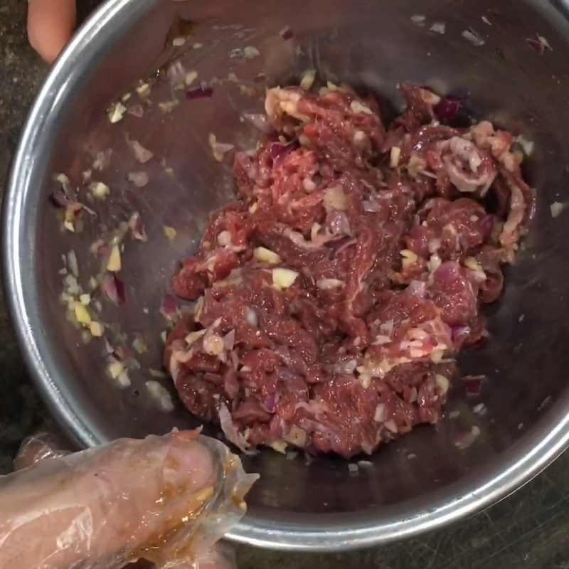 Step 1 Prepare and marinate beef Stir-fried beef with celery and garlic