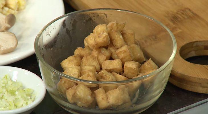 Step 2 Marinate and fry tofu Fried oyster mushroom rice