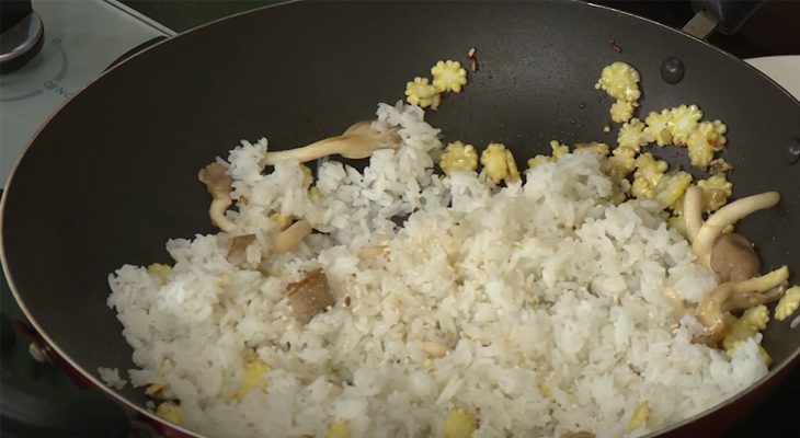 Step 4 Fry the rice Fried oyster mushroom rice