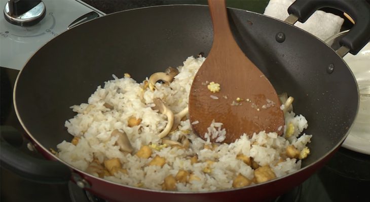 Step 4 Fry the rice Fried oyster mushroom rice