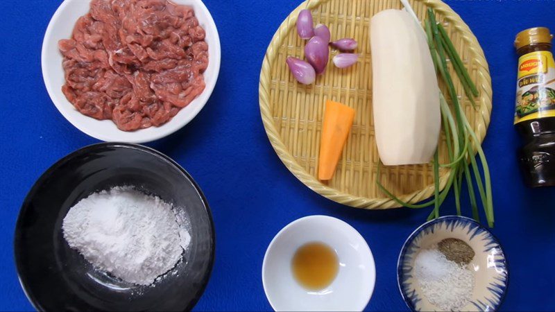 Ingredients for the dish of lotus root stuffed with beef and lotus root stuffed with fried fish cake